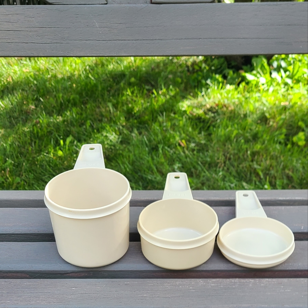 Tupperware nesting mesuring cups - Picture 5 of 5